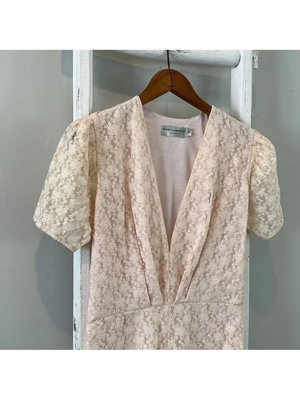 𝅺ravi Famous lace deep v romper size 12